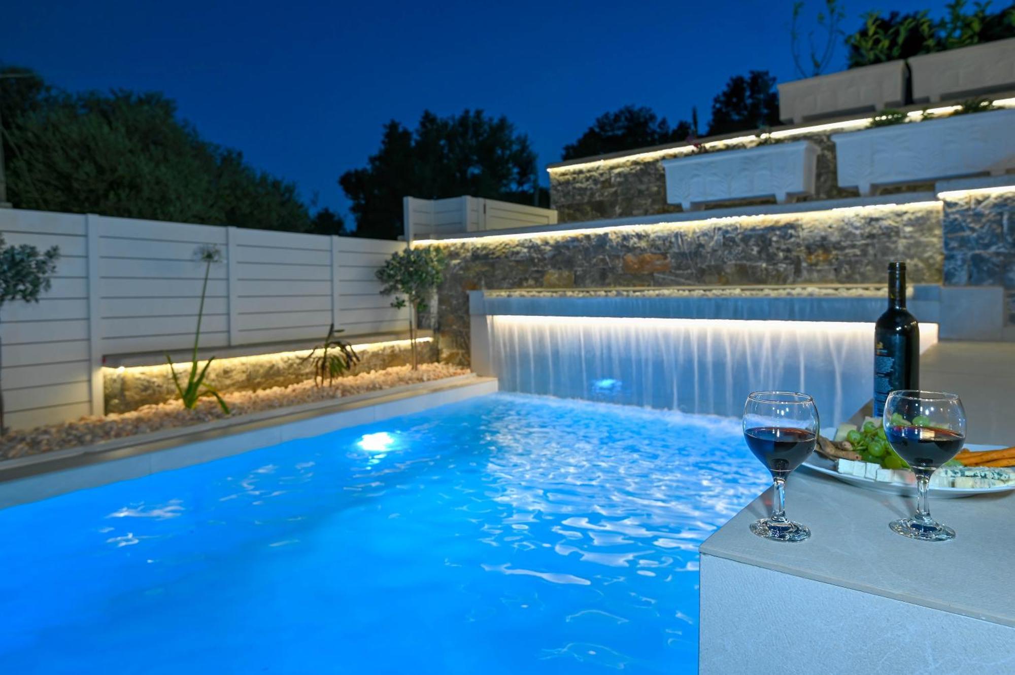 Nemesis Villas Плакиас Екстериор снимка