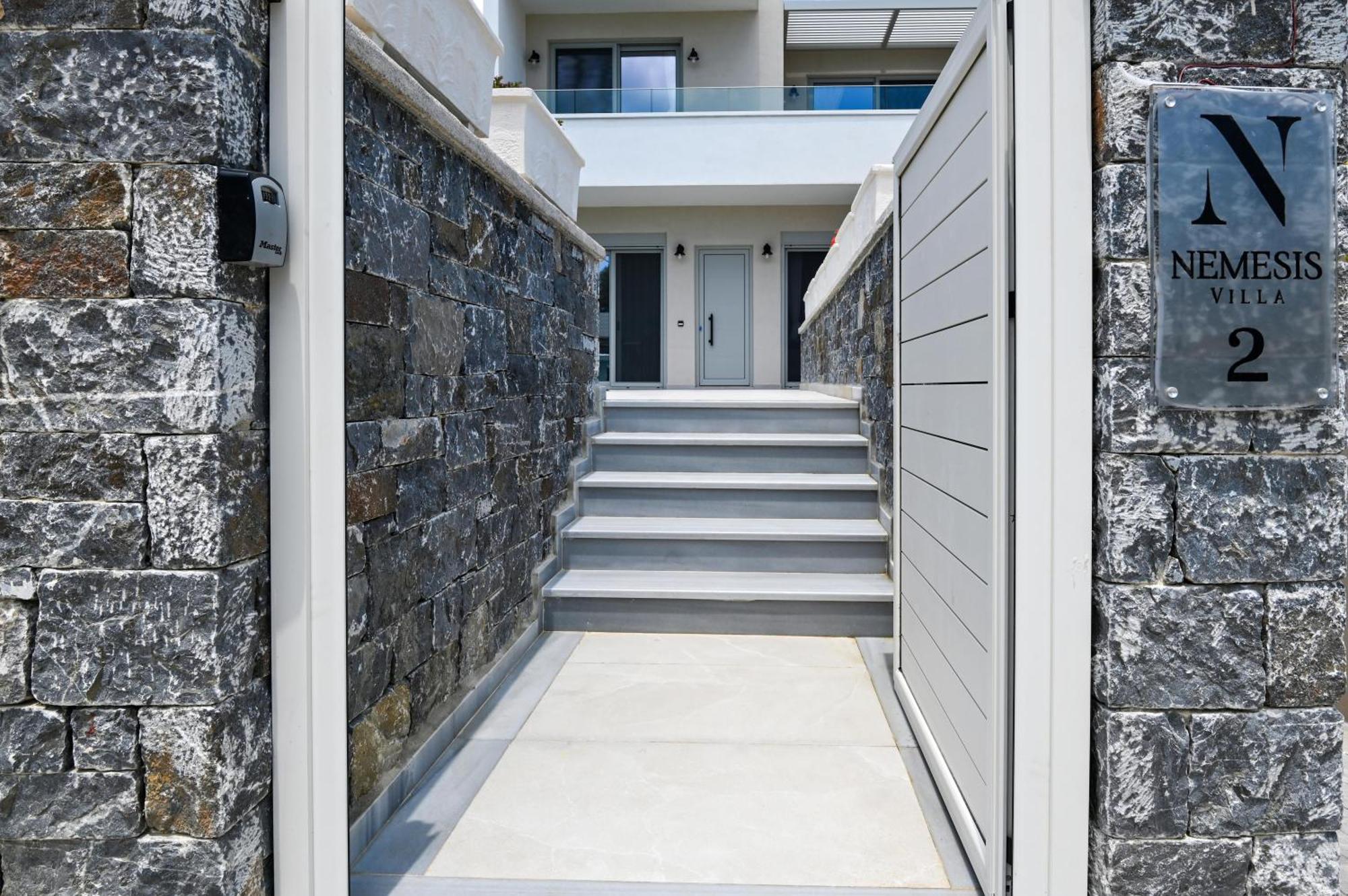 Nemesis Villas Плакиас Екстериор снимка
